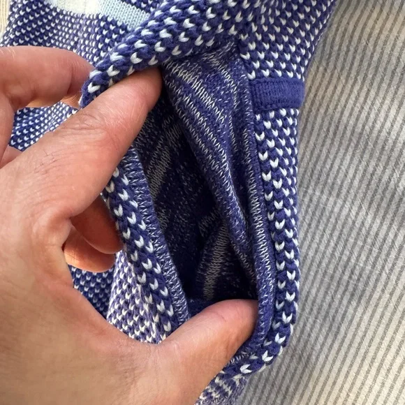 Ivivva EUC size 8/ feelin toasty Navy and Light Blue Striped Knit Sweater - Picture 7 of 12